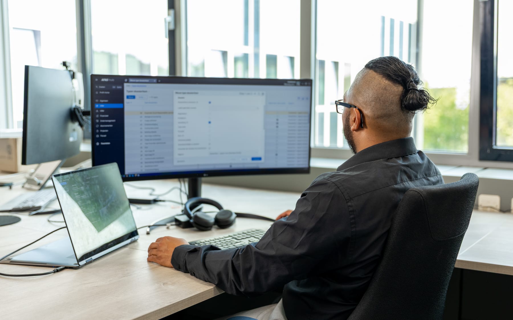 FocusLync consultant werkt aan een digitale beheeromgeving